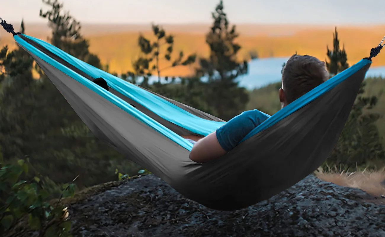 New Camping Hammock, Ultra-Light Portable Double-Color Hammock, Available in Multiple Sizes and Colors (270*140 cm), Outdoor Hammock with Two Thick Aluminum Alloy Hooks, Two 2m Meter Long Straps and a Storage Bag