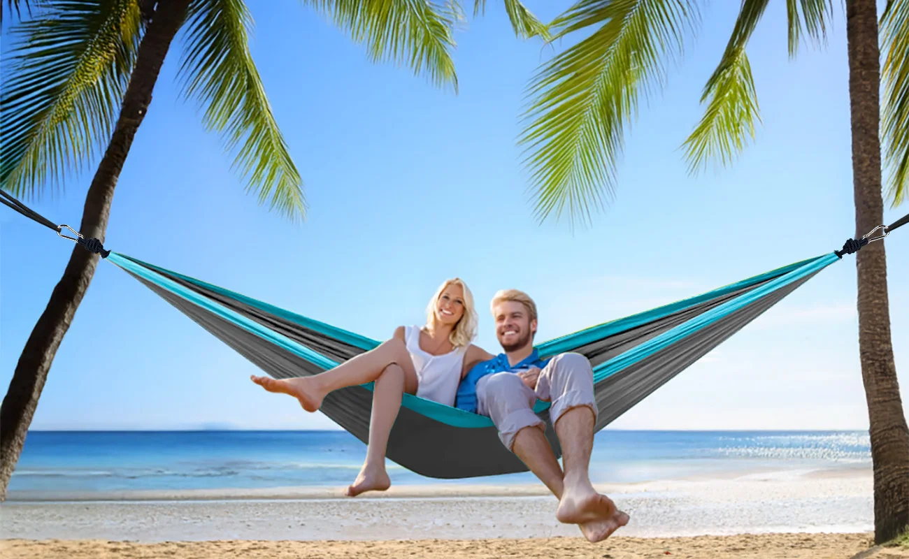 New Camping Hammock, Ultra-Light Portable Double-Color Hammock, Available in Multiple Sizes and Colors (270*140 cm), Outdoor Hammock with Two Thick Aluminum Alloy Hooks, Two 2m Meter Long Straps and a Storage Bag