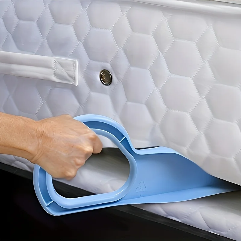 2pcs The mattress lifting tool adopts an ergonomic curved design, suitable for daily bed making and cleaning work in households.