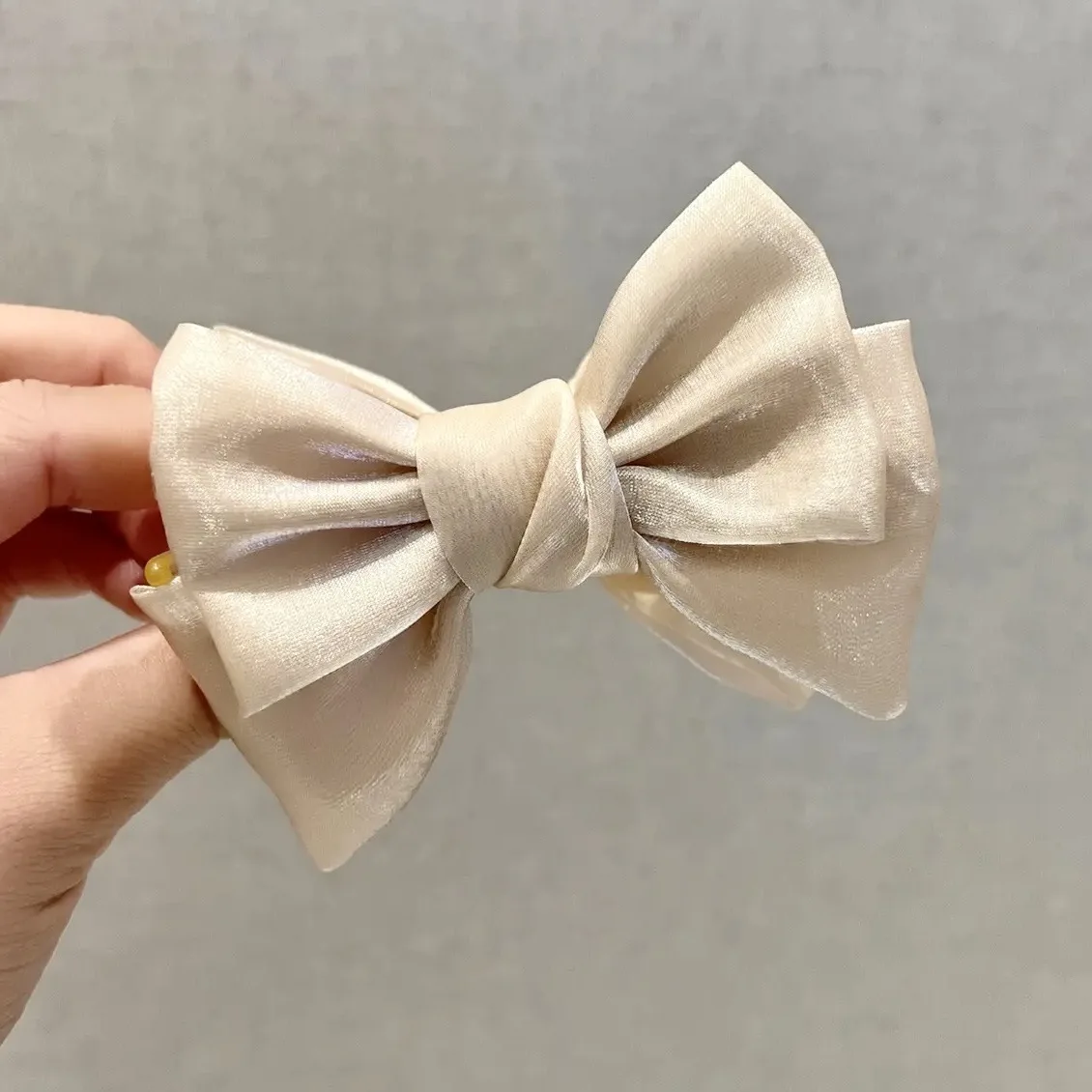 Fashion Acrylic White Bow Meatball Head Fixed Hair Claw Clip For Women Korean Temperament Girls Hairpin Hair Accessories