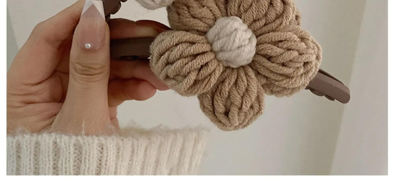 New Fashion Woolen Flower Hair Claw For Woman Elegant Hair Clips Barrette Crab Headband Ponytail Headwear Hair Accessories
