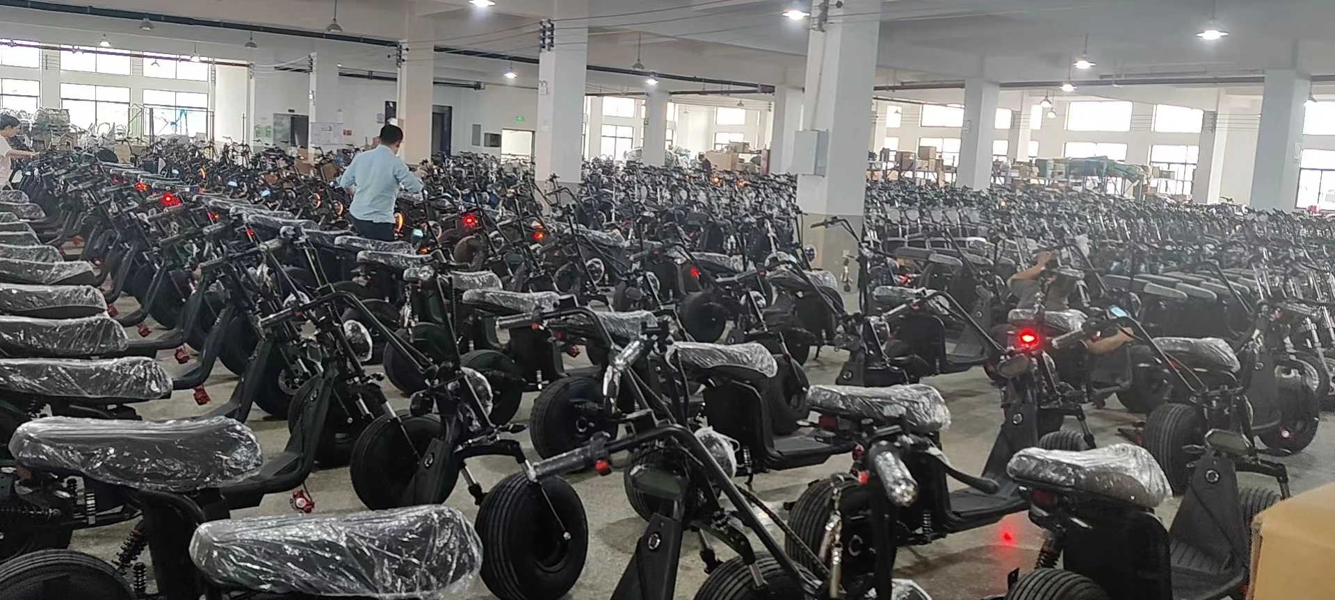 Adult Electric Motorcycle 3000W Motor Max Speed 70 KM/H 18 Inch Fat Tire 60V30AH Mileage 60-80KM 2 Wheel E Scooter
