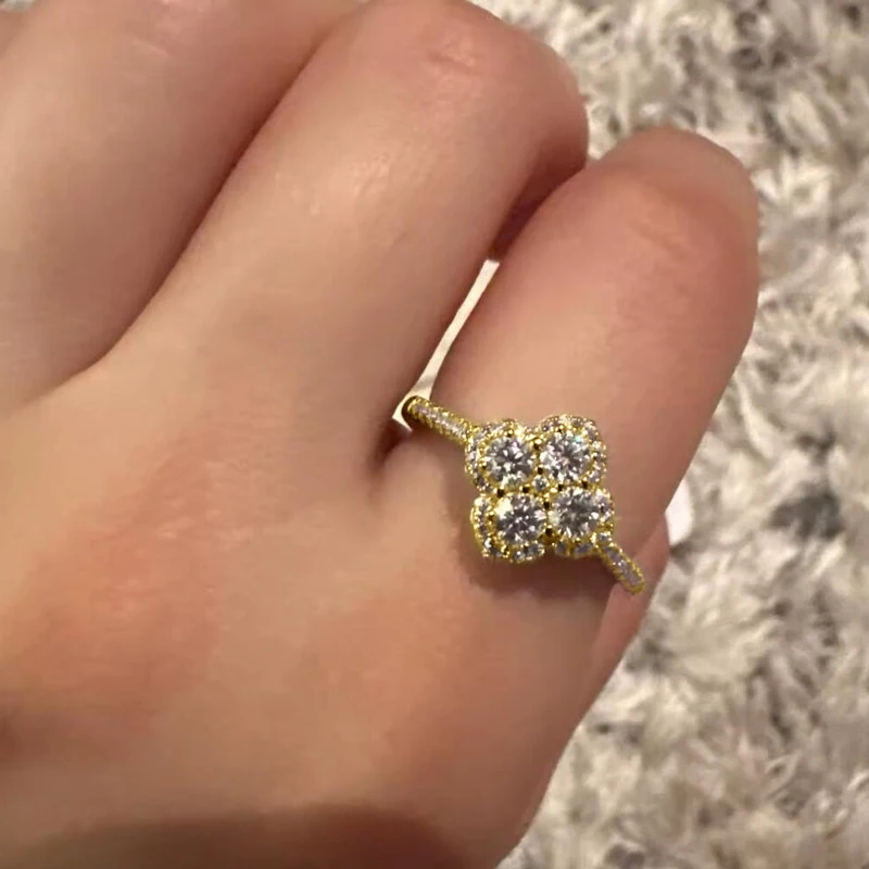 Rrjzz Lucky Clover D Color Full Moissanite Engagement Ring GRA Certified Round Imitation Diamond Women Four-Leaf Rings Jewelry