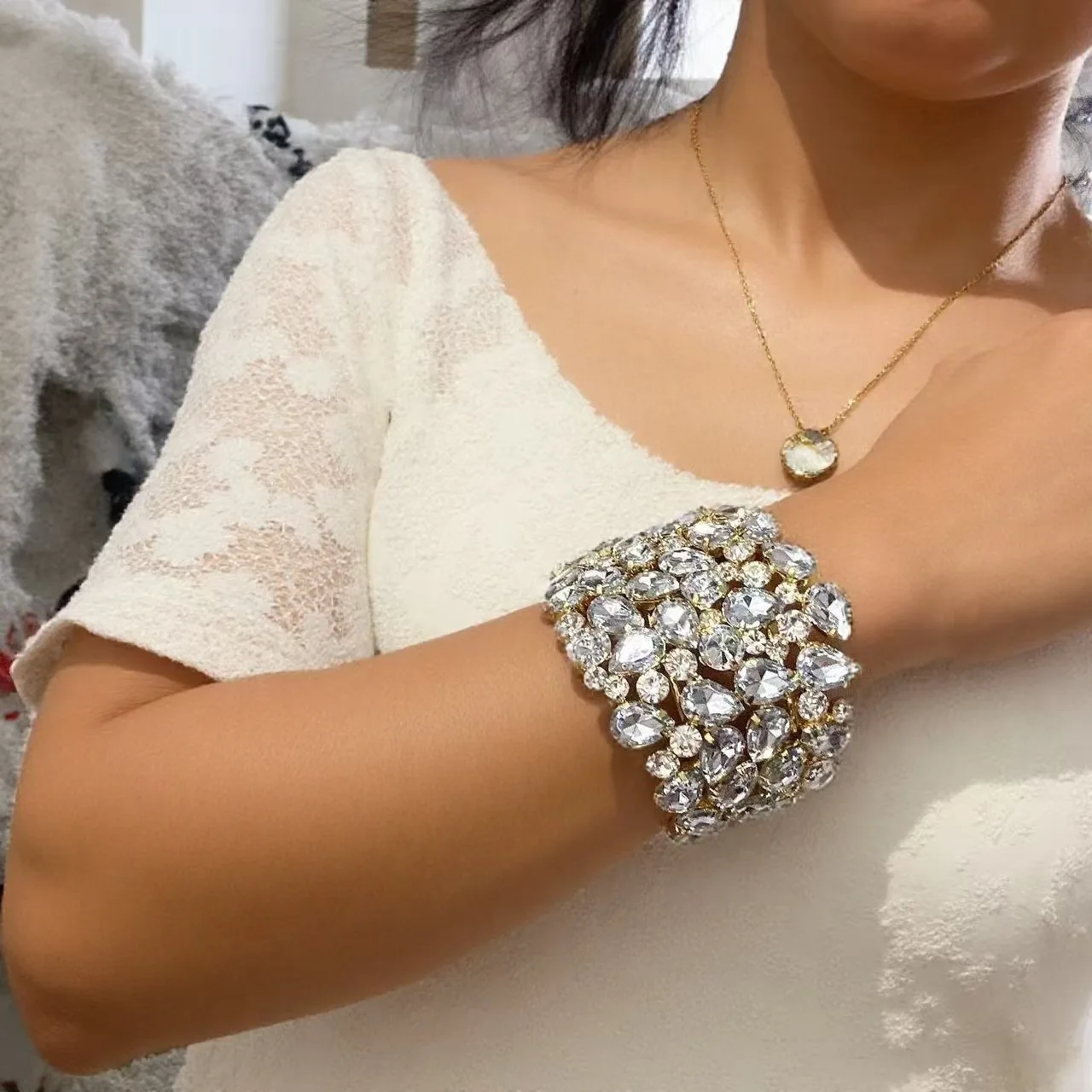 European and American Diamond Inlaid Water Droplet Circular Hollow Bracelet, Arm Ring, Light Luxury, High-End Feeling, Exaggerat
