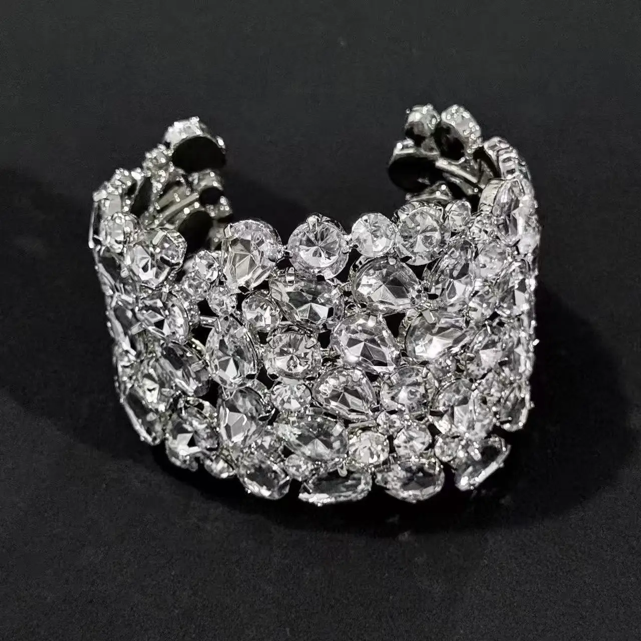 European and American Diamond Inlaid Water Droplet Circular Hollow Bracelet, Arm Ring, Light Luxury, High-End Feeling, Exaggerat