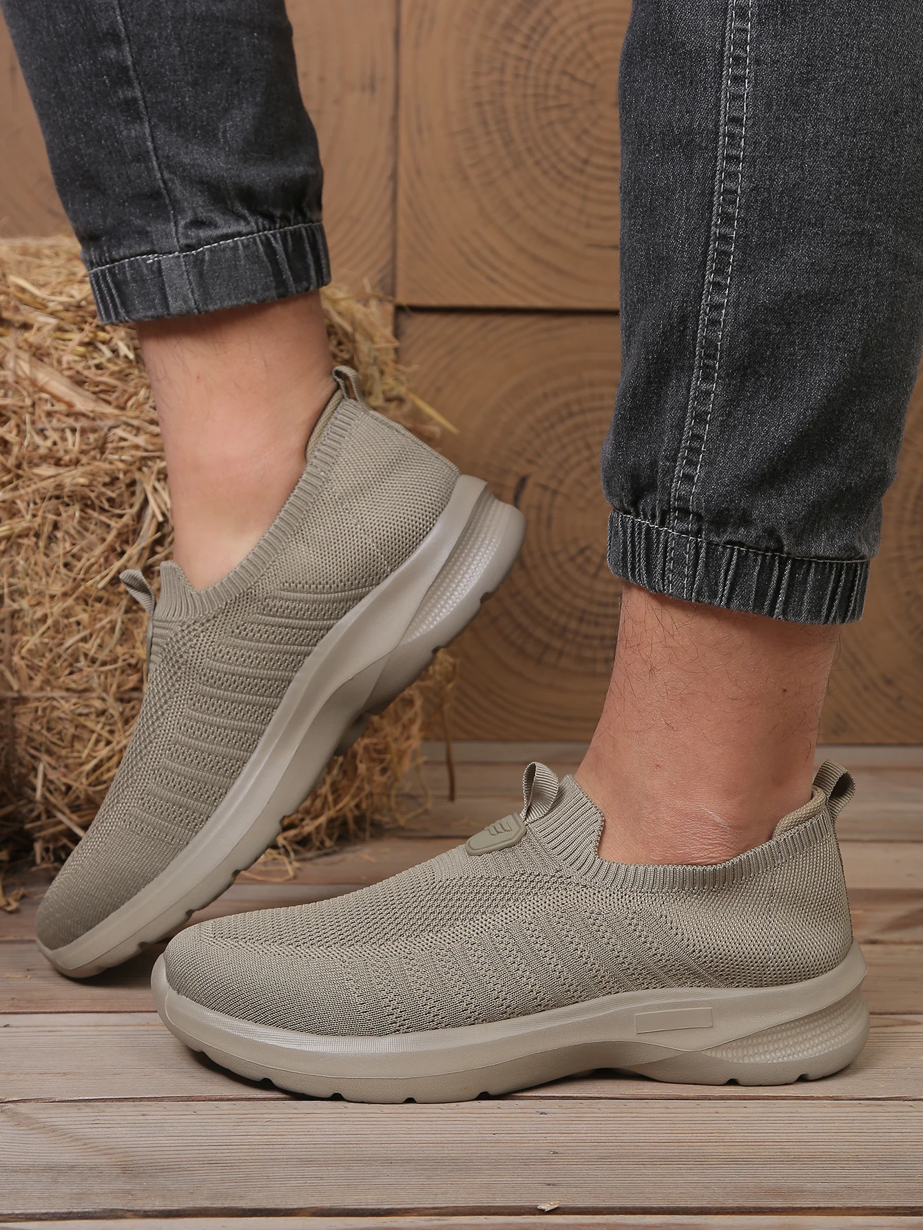Men's Ultra-Light Casual Shoes Breathable Mesh Slip-On Walking Shoes Comfortable And Thin for Men Free Shipping