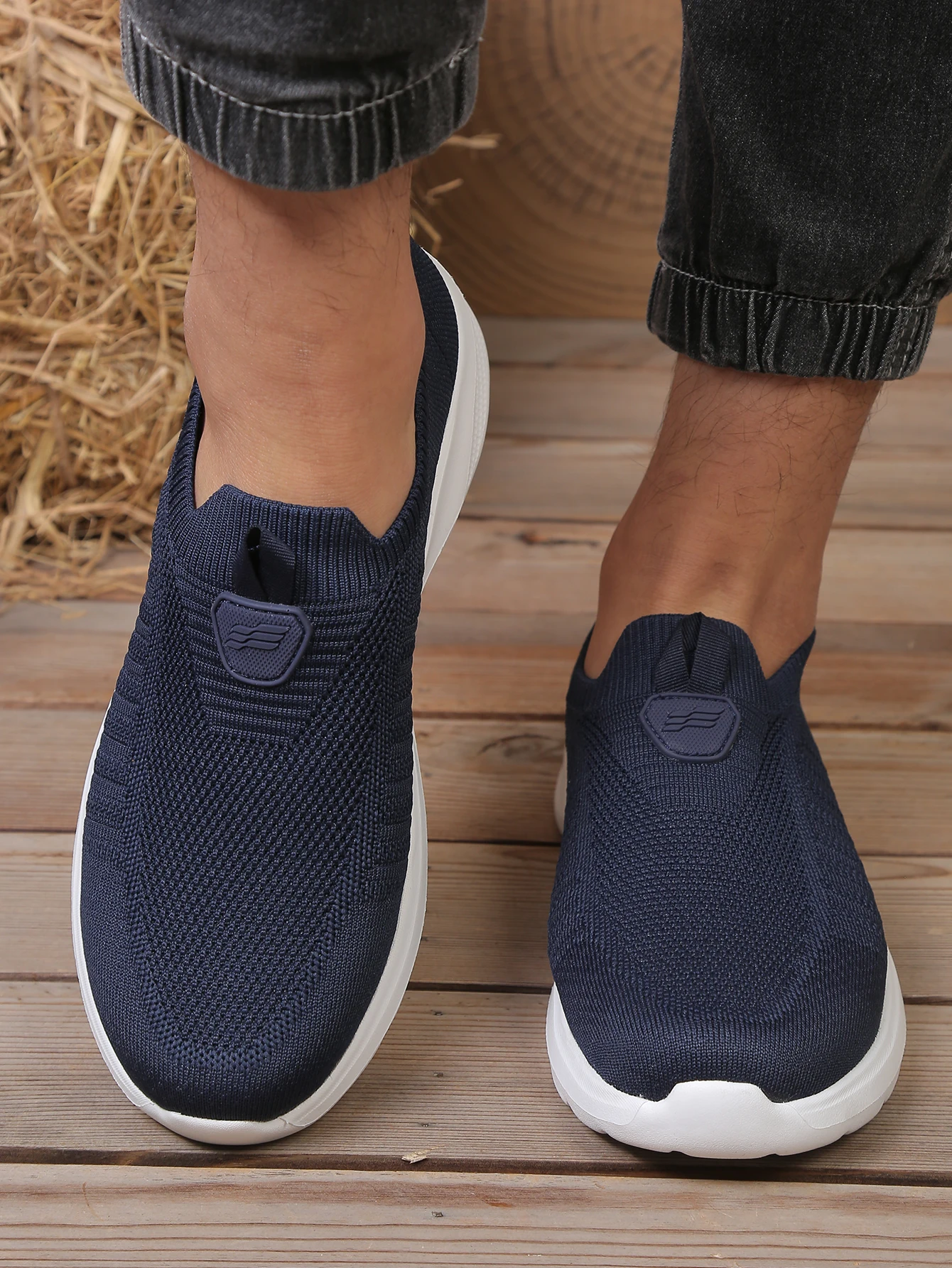 Men's Ultra-Light Casual Shoes Breathable Mesh Slip-On Walking Shoes Comfortable And Thin for Men Free Shipping