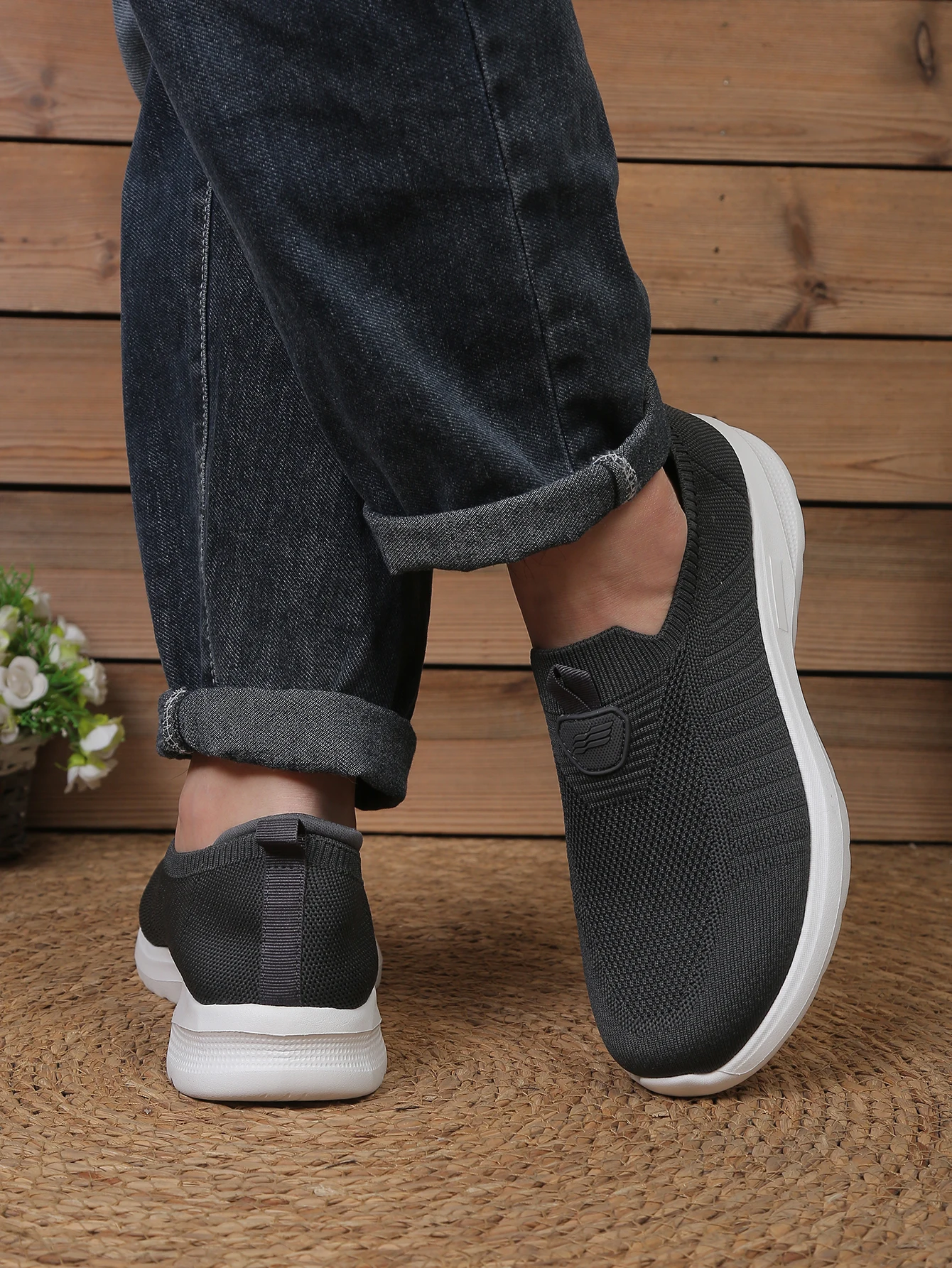 Men's Ultra-Light Casual Shoes Breathable Mesh Slip-On Walking Shoes Comfortable And Thin for Men Free Shipping