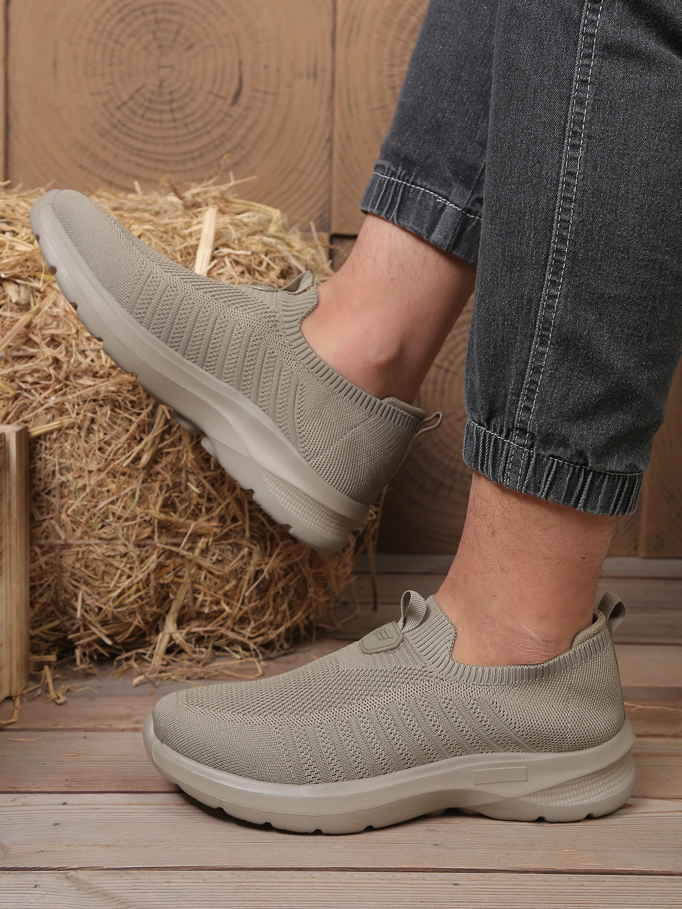 Men's Ultra-Light Casual Shoes Breathable Mesh Slip-On Walking Shoes Comfortable And Thin for Men Free Shipping