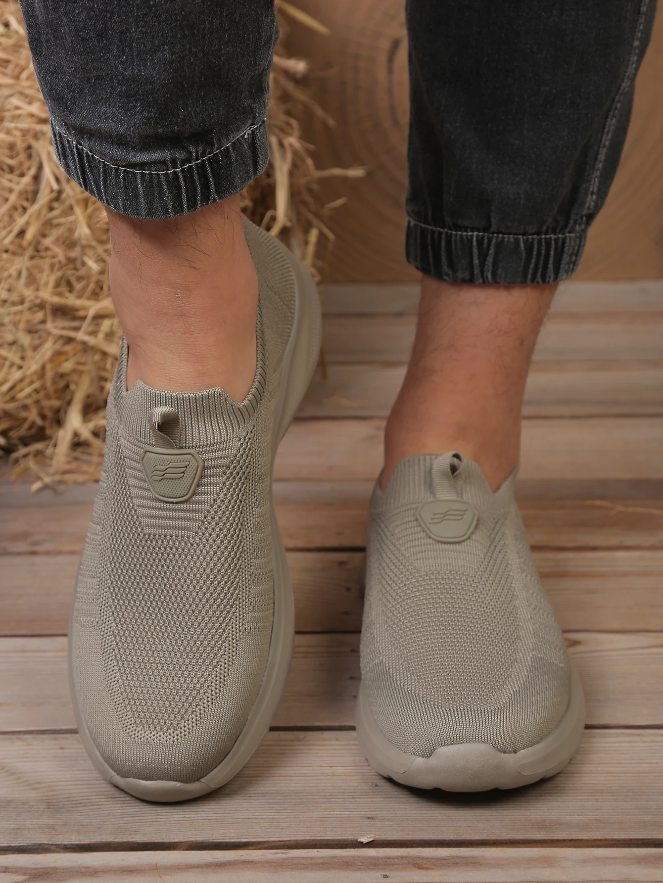 Men's Ultra-Light Casual Shoes Breathable Mesh Slip-On Walking Shoes Comfortable And Thin for Men Free Shipping