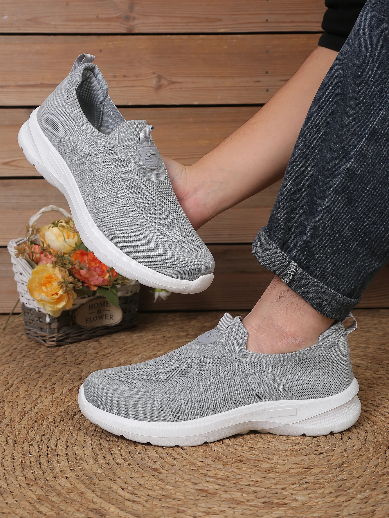 Men's Ultra-Light Casual Shoes Breathable Mesh Slip-On Walking Shoes Comfortable And Thin for Men Free Shipping
