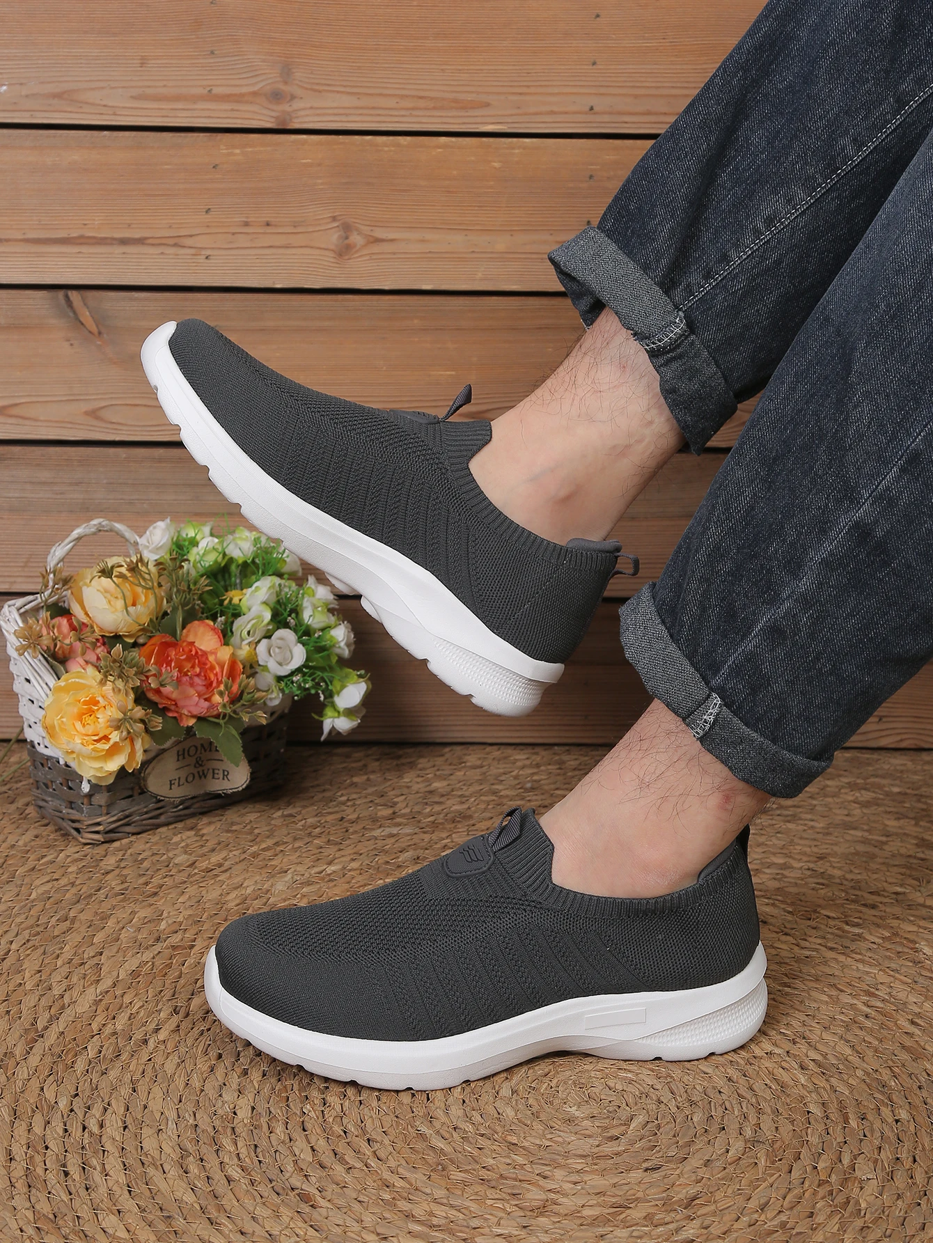 Men's Ultra-Light Casual Shoes Breathable Mesh Slip-On Walking Shoes Comfortable And Thin for Men Free Shipping