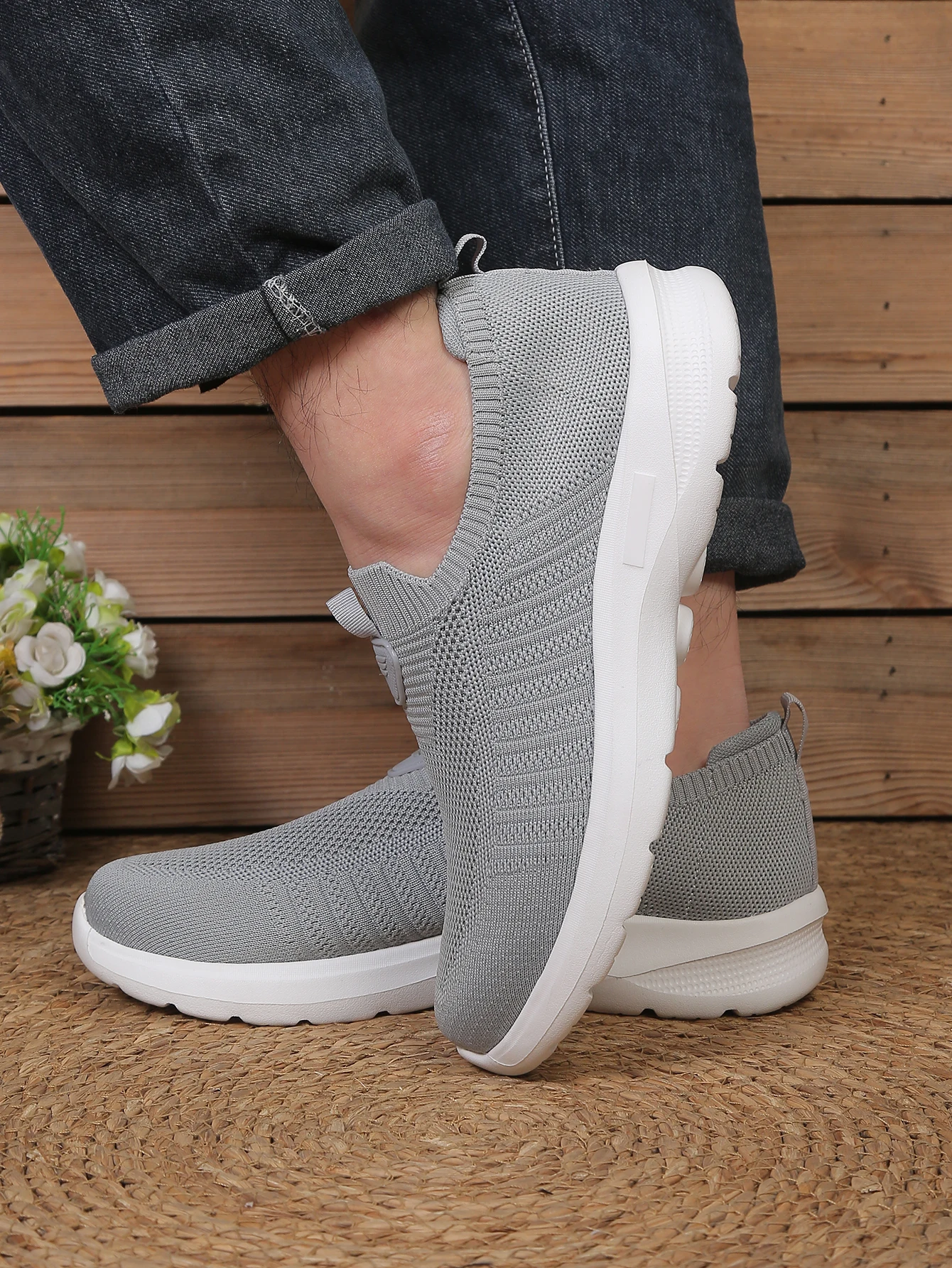 Men's Ultra-Light Casual Shoes Breathable Mesh Slip-On Walking Shoes Comfortable And Thin for Men Free Shipping
