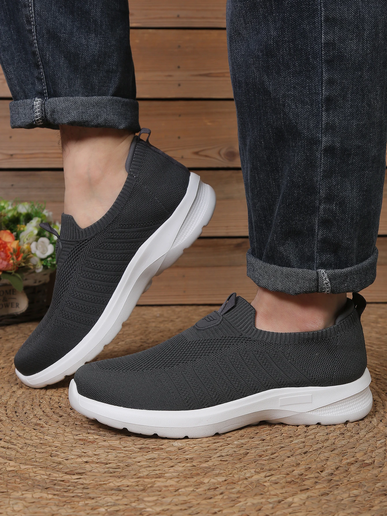 Men's Ultra-Light Casual Shoes Breathable Mesh Slip-On Walking Shoes Comfortable And Thin for Men Free Shipping
