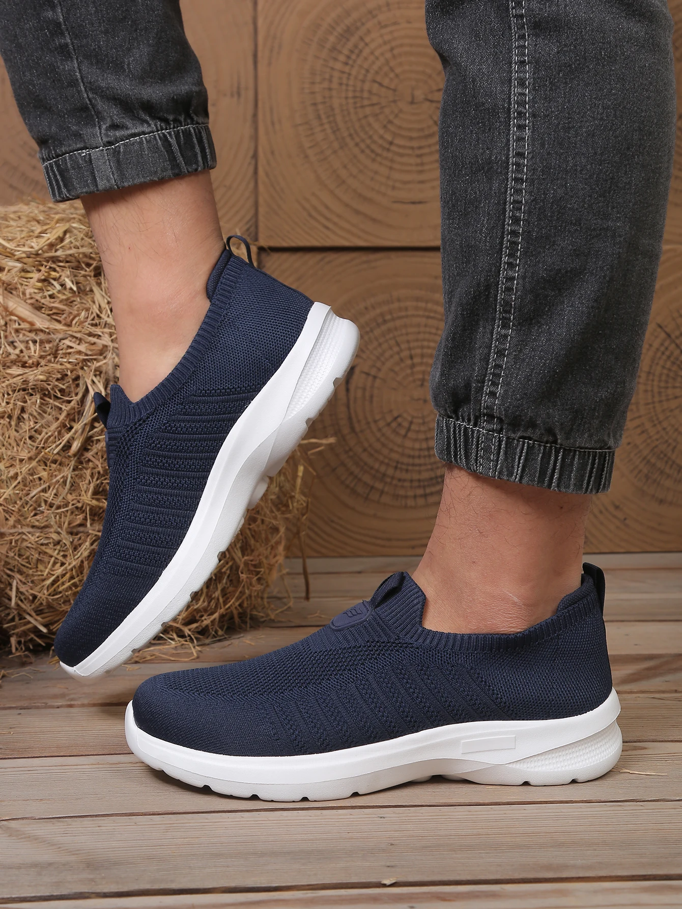 Men's Ultra-Light Casual Shoes Breathable Mesh Slip-On Walking Shoes Comfortable And Thin for Men Free Shipping