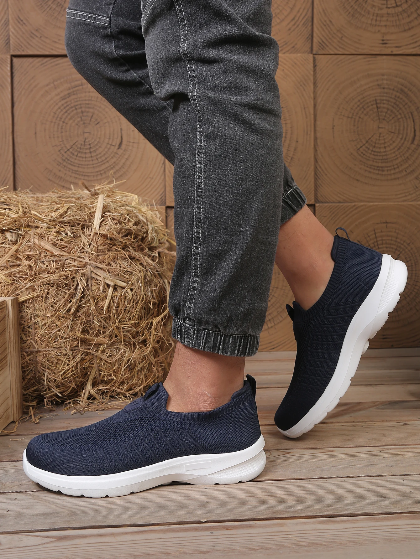 Men's Ultra-Light Casual Shoes Breathable Mesh Slip-On Walking Shoes Comfortable And Thin for Men Free Shipping