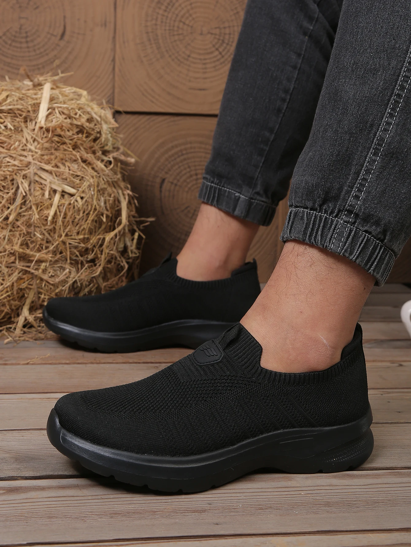 Men's Ultra-Light Casual Shoes Breathable Mesh Slip-On Walking Shoes Comfortable And Thin for Men Free Shipping