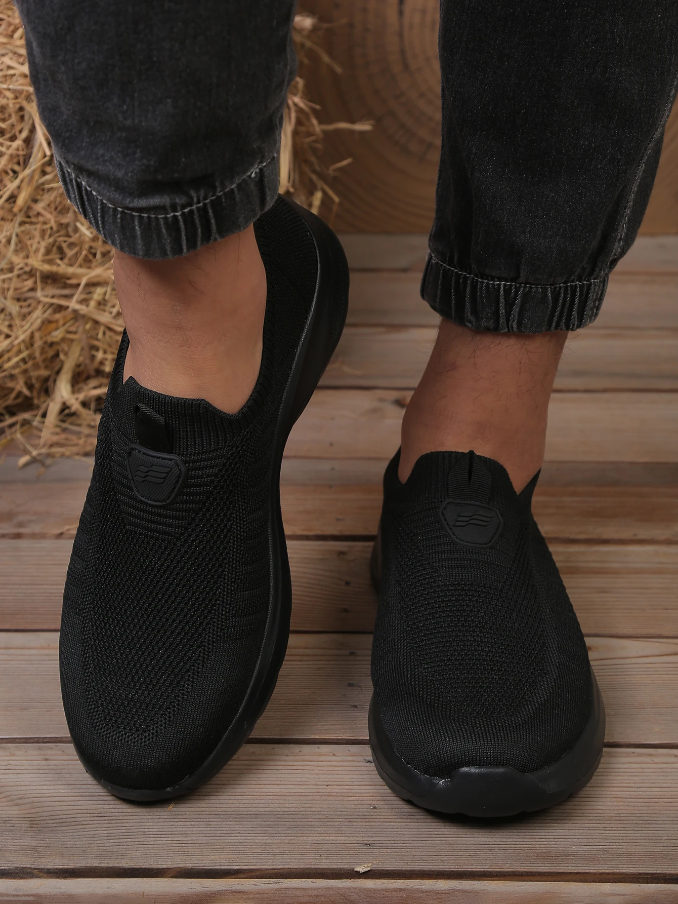 Men's Ultra-Light Casual Shoes Breathable Mesh Slip-On Walking Shoes Comfortable And Thin for Men Free Shipping