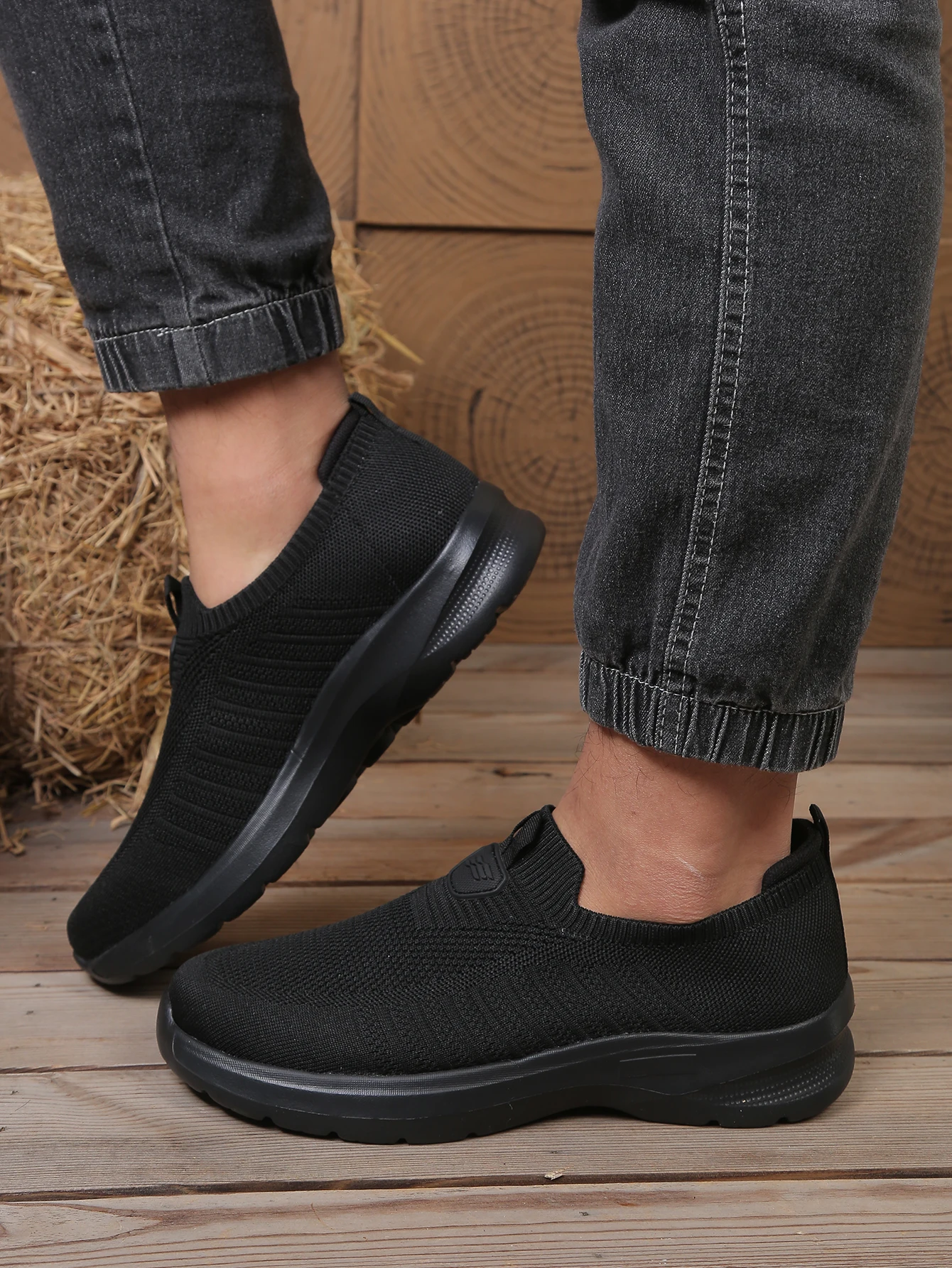 Men's Ultra-Light Casual Shoes Breathable Mesh Slip-On Walking Shoes Comfortable And Thin for Men Free Shipping