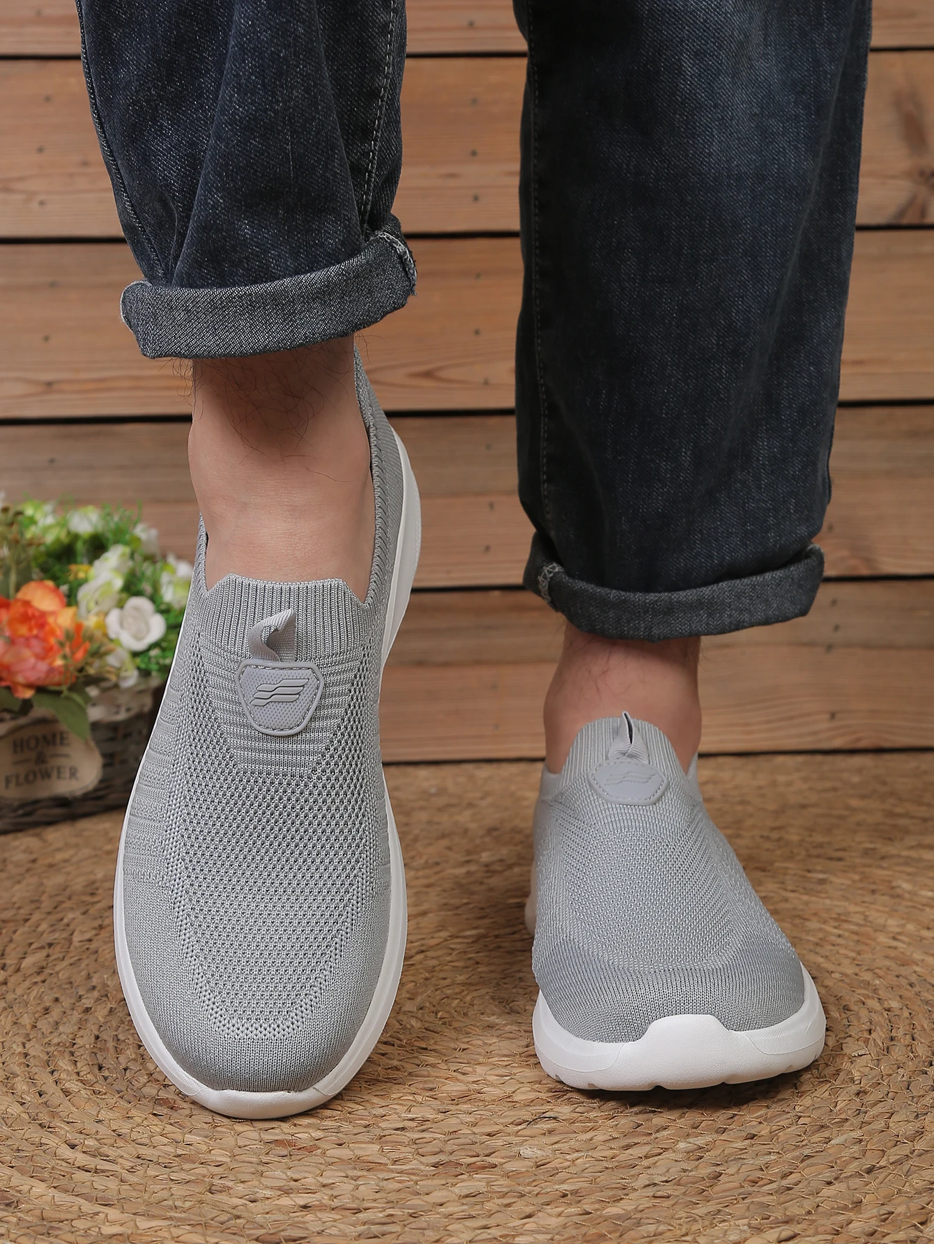 Men's Ultra-Light Casual Shoes Breathable Mesh Slip-On Walking Shoes Comfortable And Thin for Men Free Shipping