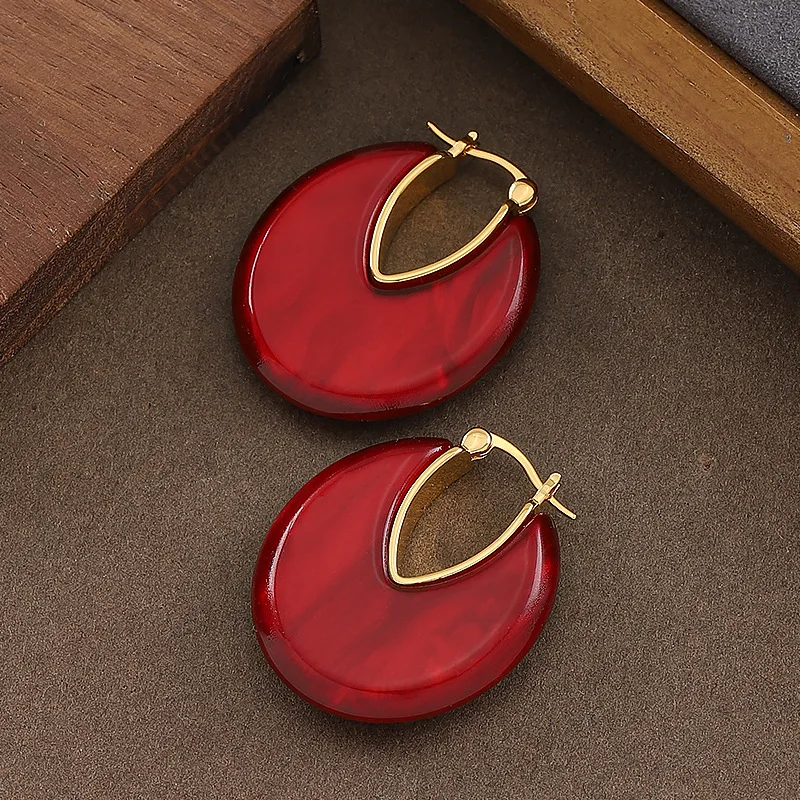Fashionable and exquisite design, atmospheric resin earrings, simple, fresh and high-end holiday style earrings for women
