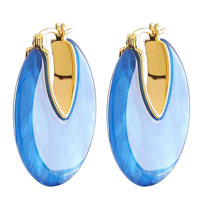 Fashionable and exquisite design, atmospheric resin earrings, simple, fresh and high-end holiday style earrings for women