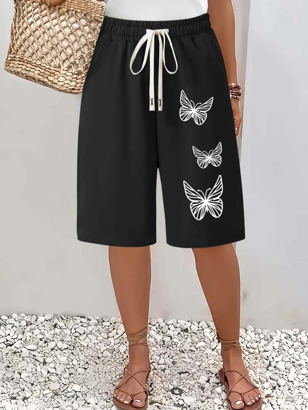 Butterfly Printed Casual Shorts Elegant Shorts for Women Double Pocket Design Loose Fit Knee Length Suitable for Daily