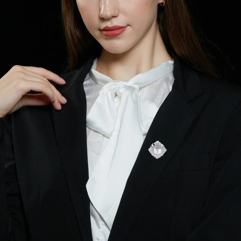 Elegant, High-Quality Geometric Square Pearl Magnetic Brooch: Modest Blouse Neckline Fastener and Accessory for Women
