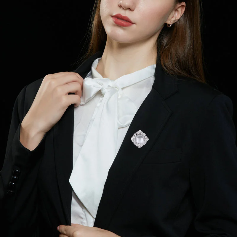 Elegant, High-Quality Geometric Square Pearl Magnetic Brooch: Modest Blouse Neckline Fastener and Accessory for Women