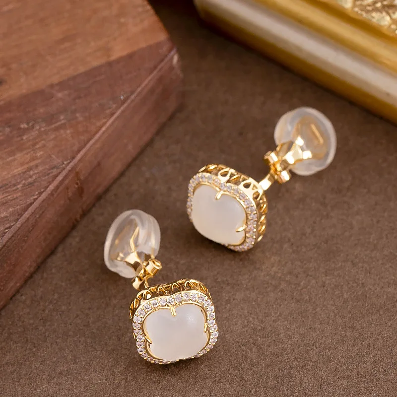 Elegant and sweet diamond-encrusted zircon imitation chalcedony four-leaf clover non-pierced ear clips high-end commuter earring