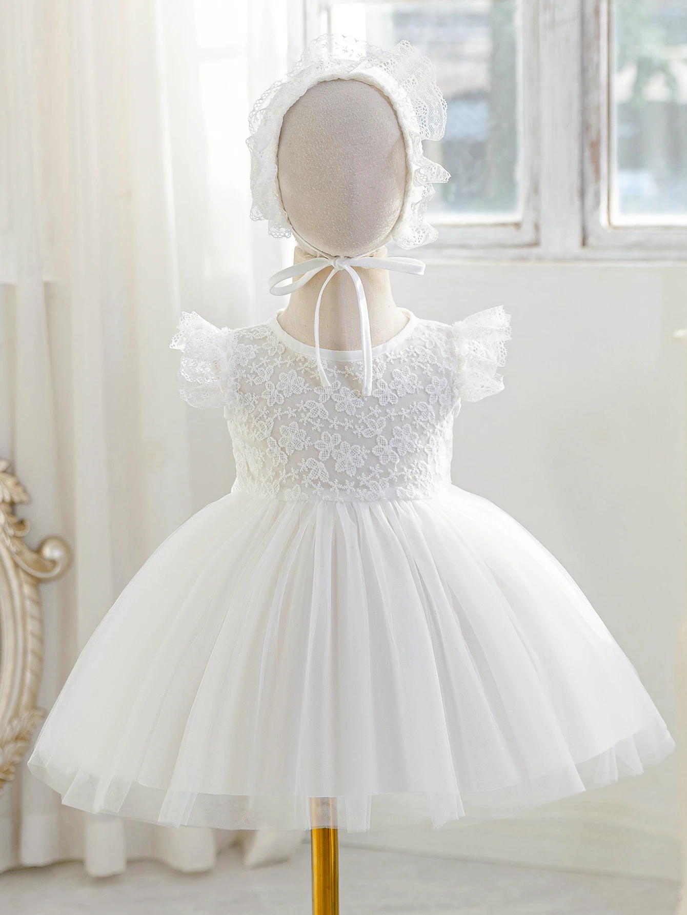 Baby Girl, 0-2 Years Old, White Dress with Lace Trim and Floral Embroidery, Fluffy Net Fabric, for Baptism, with a Hat