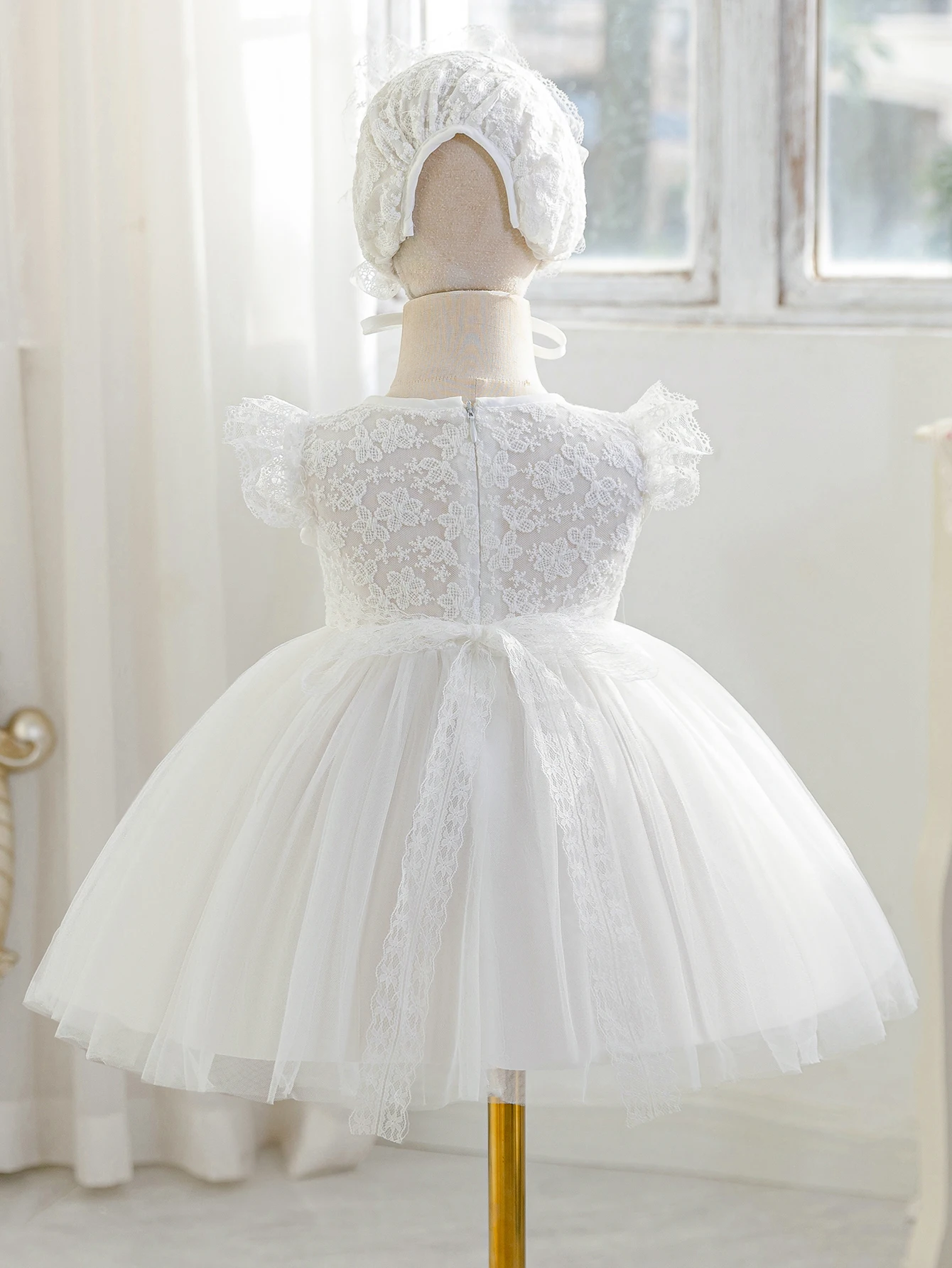 Baby Girl, 0-2 Years Old, White Dress with Lace Trim and Floral Embroidery, Fluffy Net Fabric, for Baptism, with a Hat