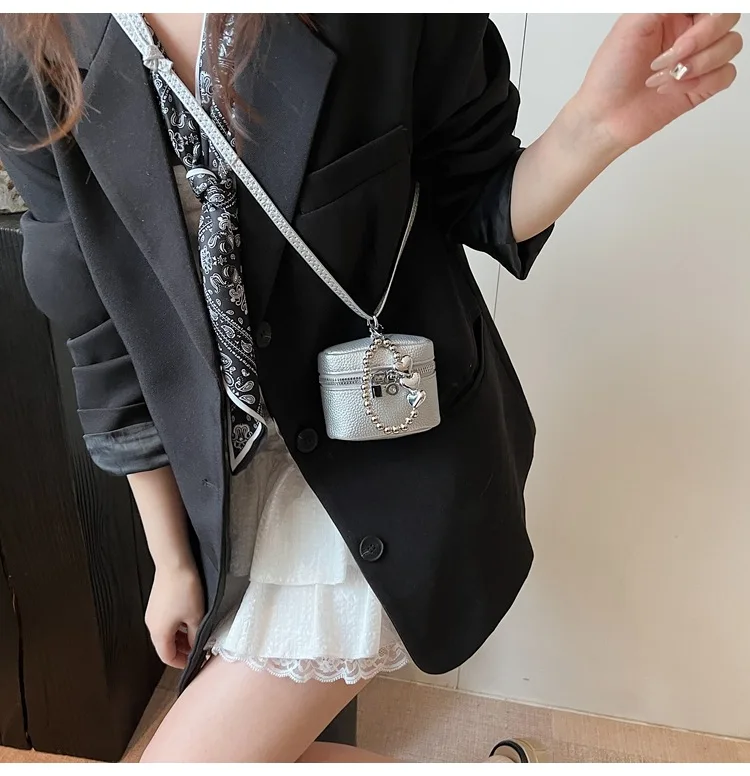 2026 NEW Ins Fashion Luxury Cute Love Fashion Joker Candy-colored Shoulder Portable Red Headphone Case Wrist Strap Mini Bag