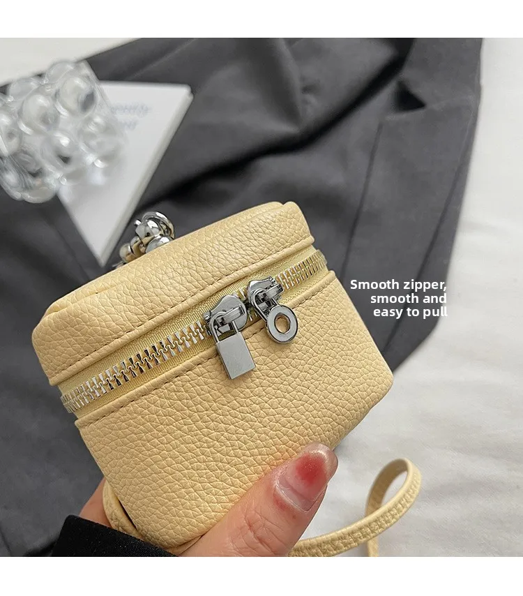2026 NEW Ins Fashion Luxury Cute Love Fashion Joker Candy-colored Shoulder Portable Red Headphone Case Wrist Strap Mini Bag