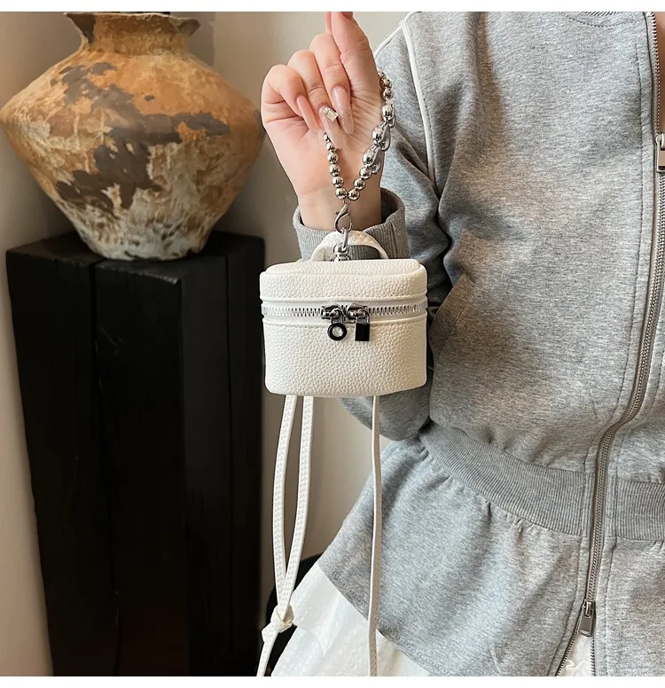 2026 NEW Ins Fashion Luxury Cute Love Fashion Joker Candy-colored Shoulder Portable Red Headphone Case Wrist Strap Mini Bag