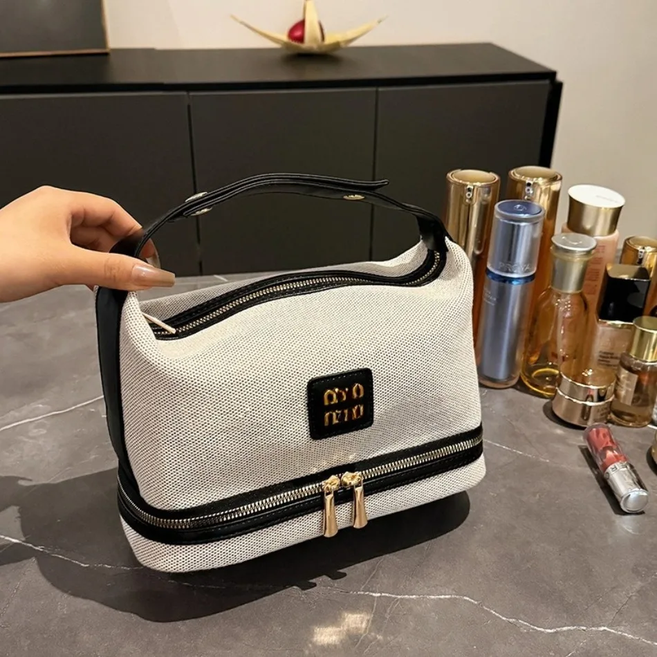 New in Metal Label Retro Luxury Canvas Handheld Makeup Bag with High Quality and Multi Functional Travel Storage Bag