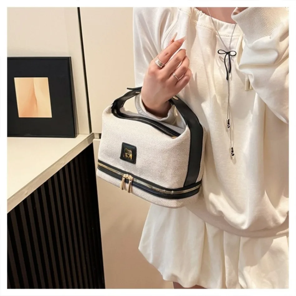 New in Metal Label Retro Luxury Canvas Handheld Makeup Bag with High Quality and Multi Functional Travel Storage Bag