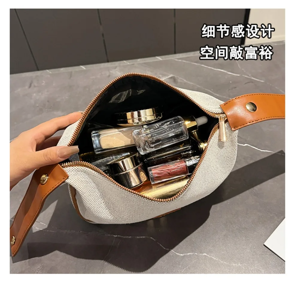 New in Metal Label Retro Luxury Canvas Handheld Makeup Bag with High Quality and Multi Functional Travel Storage Bag