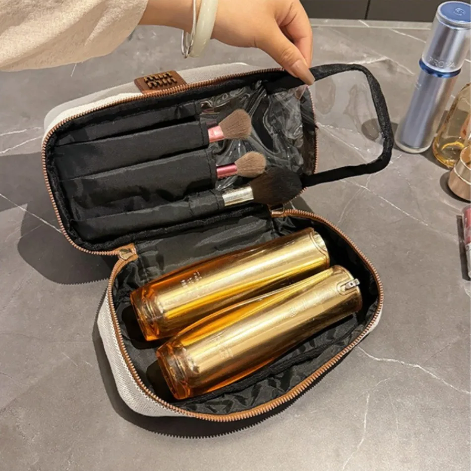 New in Metal Label Retro Luxury Canvas Handheld Makeup Bag with High Quality and Multi Functional Travel Storage Bag