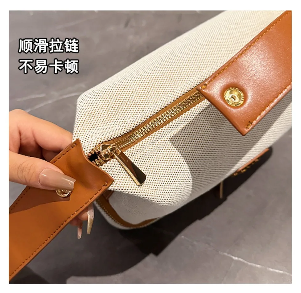 New in Metal Label Retro Luxury Canvas Handheld Makeup Bag with High Quality and Multi Functional Travel Storage Bag