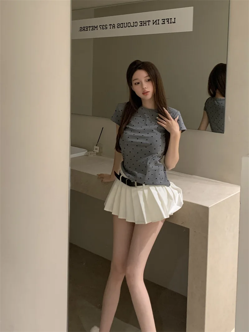 2026 New Women's vintage polka dot print short-sleeved fitted casual T-shirt with a round neck