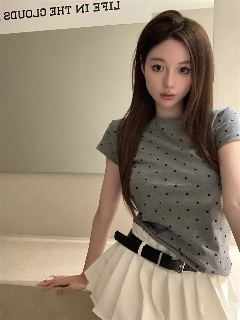 2026 New Women's vintage polka dot print short-sleeved fitted casual T-shirt with a round neck