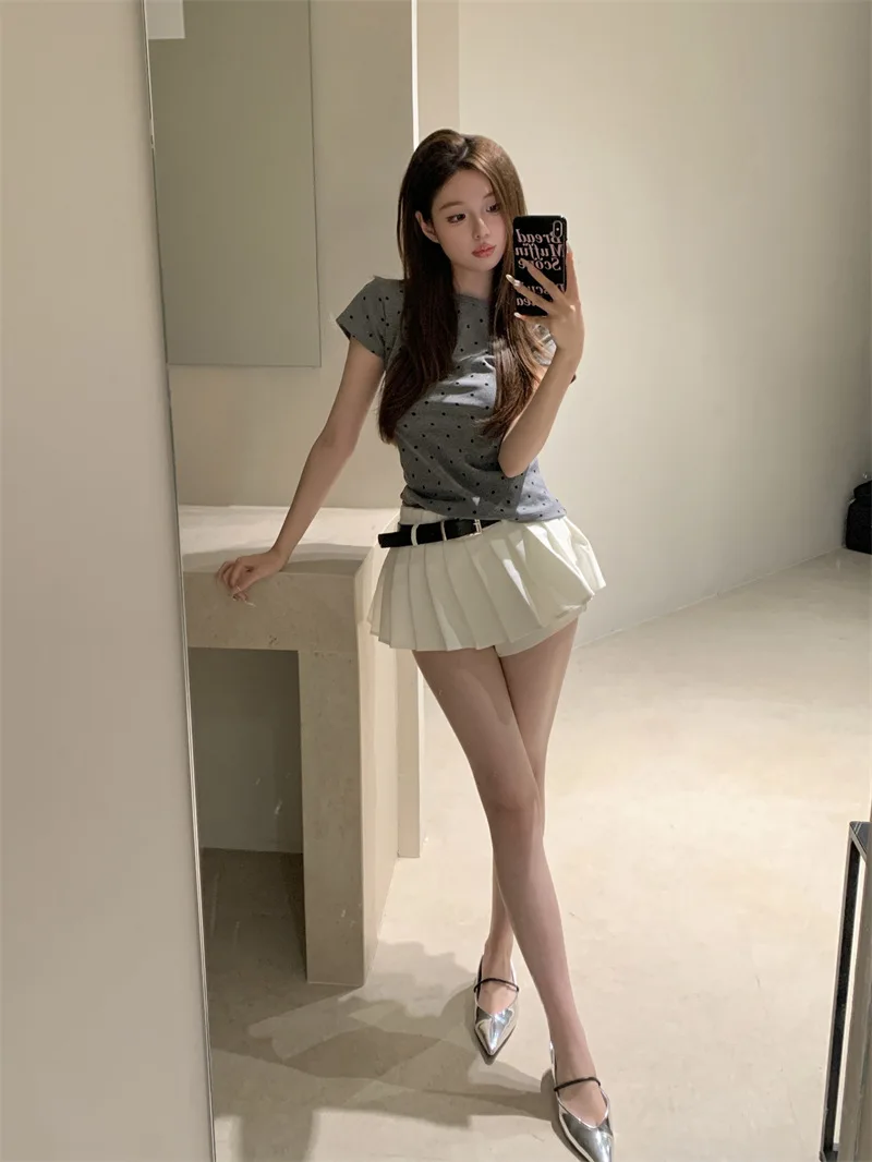 2026 New Women's vintage polka dot print short-sleeved fitted casual T-shirt with a round neck