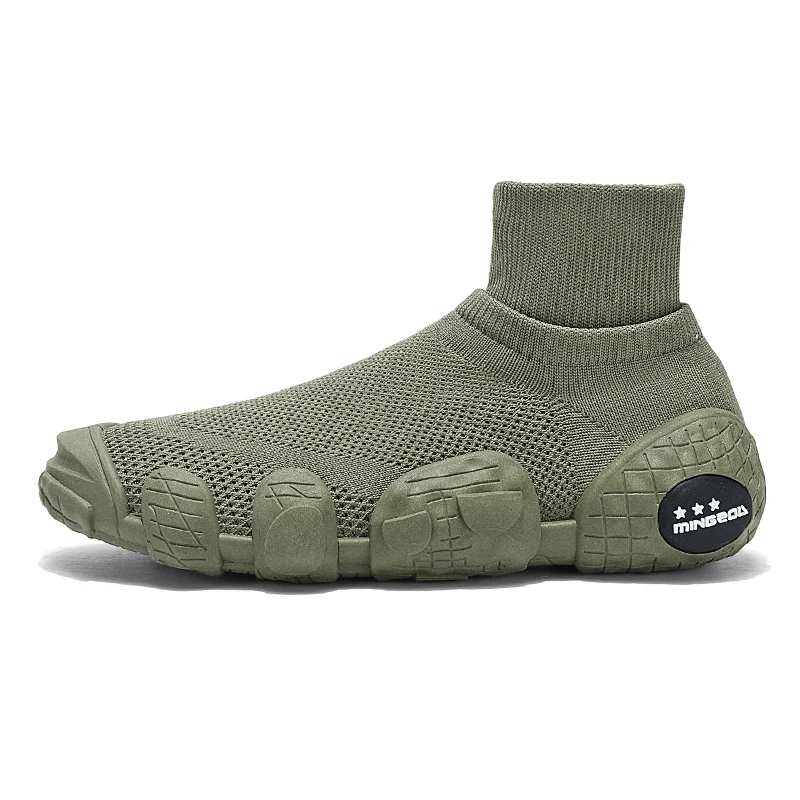 Men's Breathable Knit Running Shoes, a pair of men's outdoor casual sneakers for spring and summer, sizes 39–46