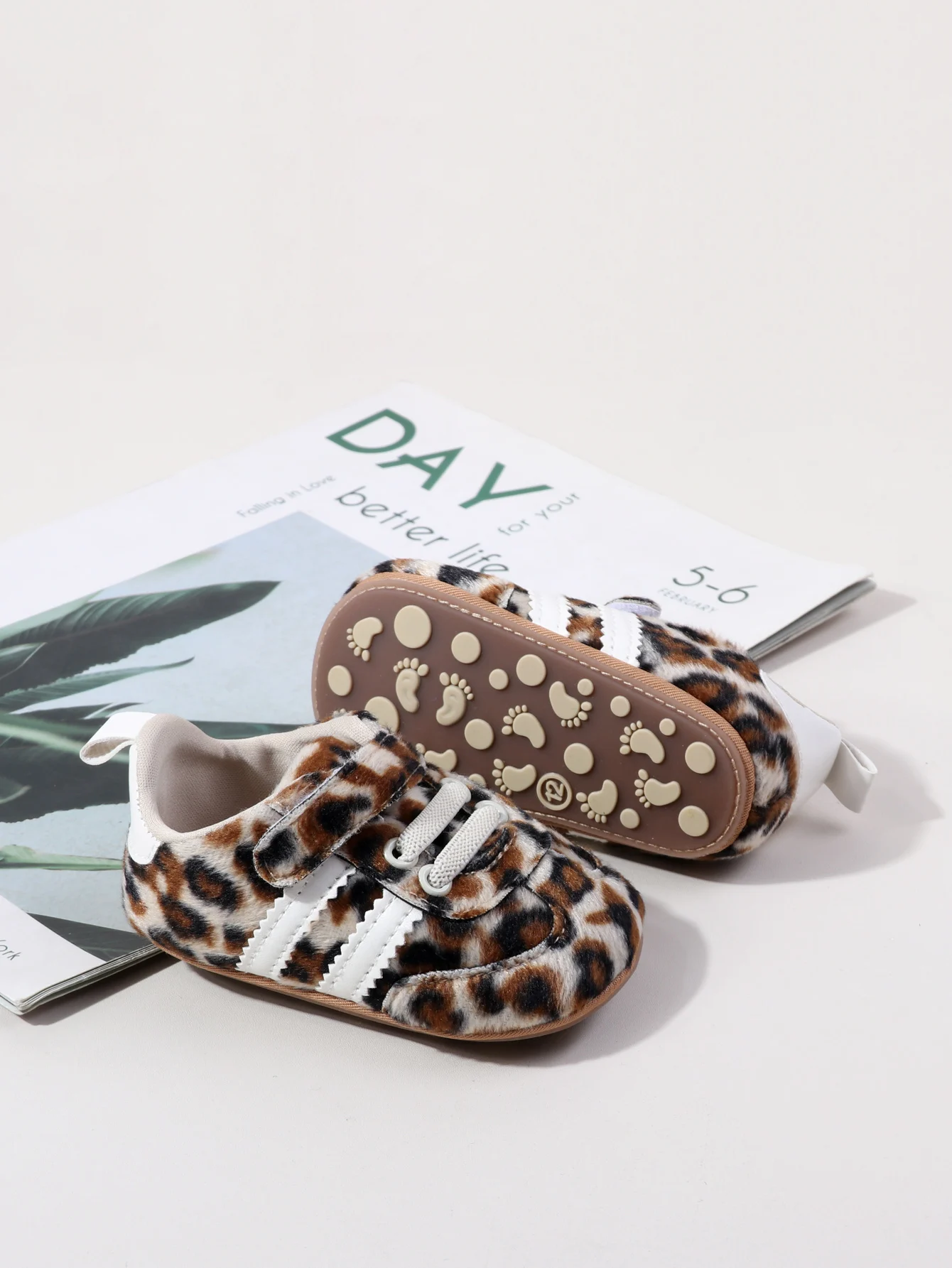 Fashion Leopard Print Design Baby Boys And Girls First Walking Indoor Outdoor Toddler Shoes For 0-1 Years Old Soft Sole