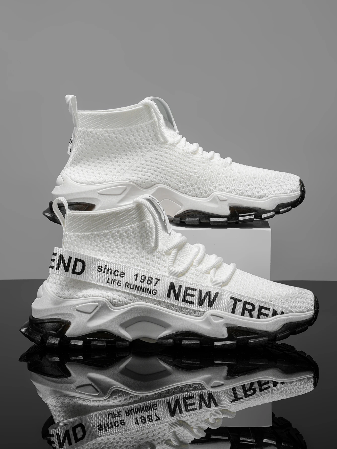 Men's Large Size Outdoor Hiking And Running Shoes Comfortable Casual Versatile Fashionable Sports Shoes for Couples Training