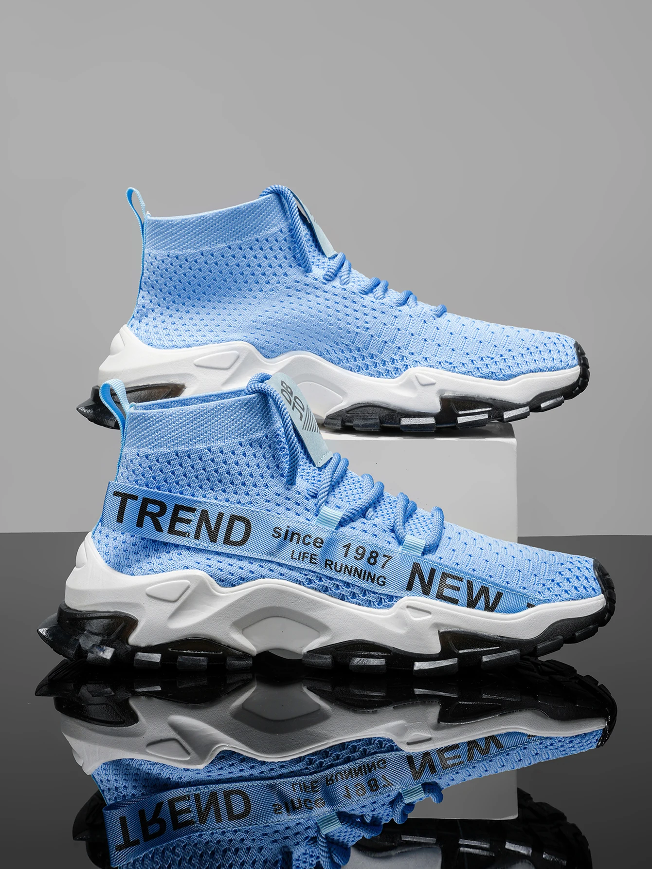 Men's Large Size Outdoor Hiking And Running Shoes Comfortable Casual Versatile Fashionable Sports Shoes for Couples Training