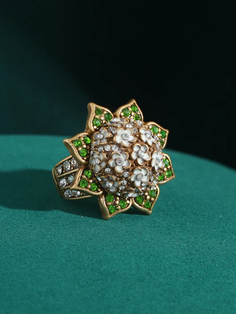 Luxury White Lilac Flower Ring Decoration Gold Color Rhinestones Woman Vintage Jewelry Gift Antique Korean Designer 2026 Wedding