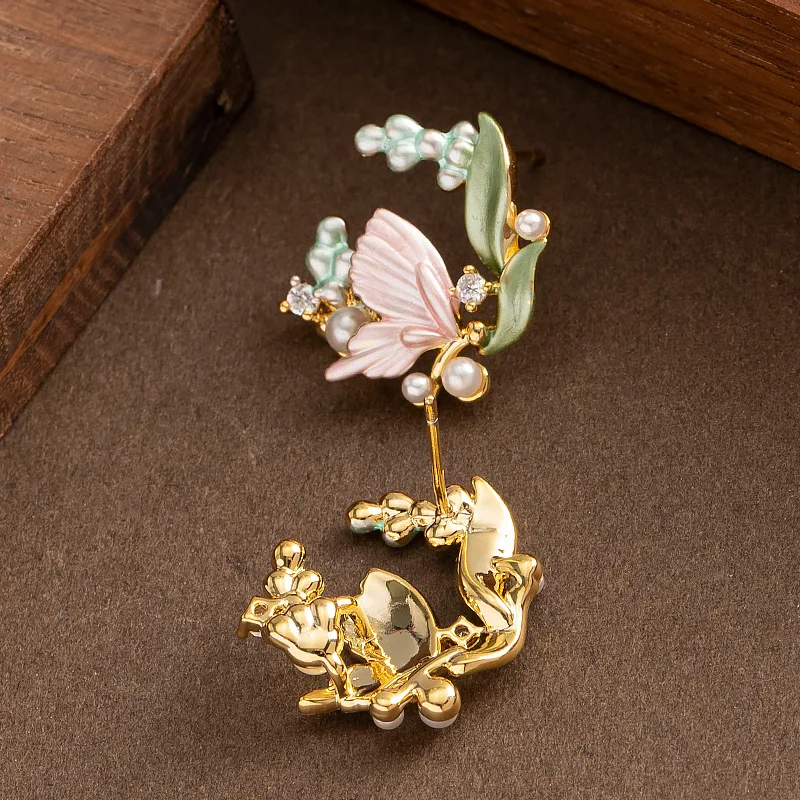 Super fairy sweet temperament fairy style oil paint inlaid pearl earrings niche personality versatile commuting earrings