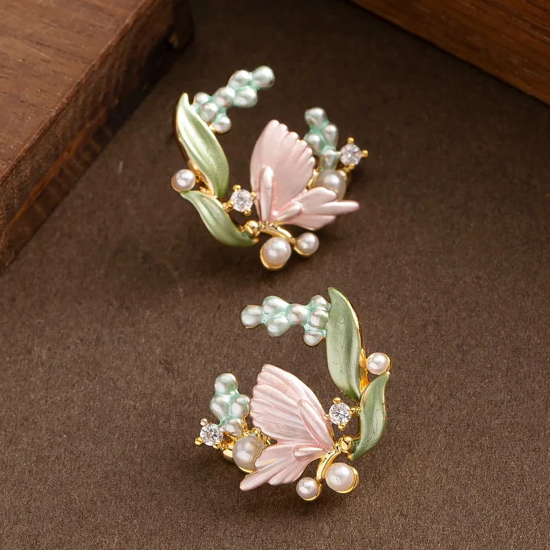 Super fairy sweet temperament fairy style oil paint inlaid pearl earrings niche personality versatile commuting earrings